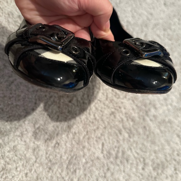 Burberry Black/Beige Nova Check Patent Leather Buckle Ballet Flats - Size 38 - Picture 3 of 9